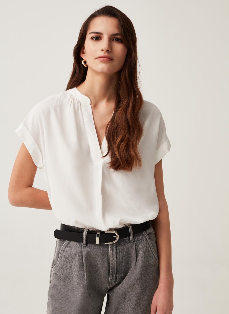 Sustainable viscose blouse with V neck