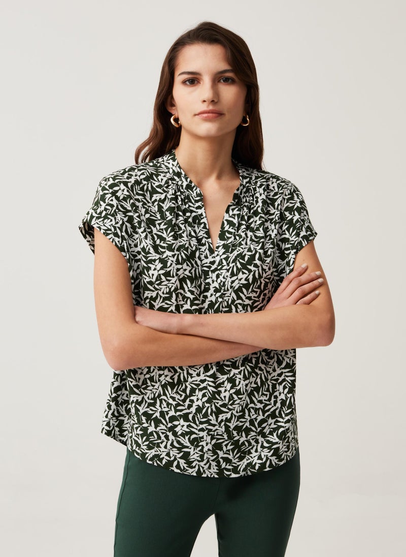 Sustainable viscose blouse with V neck