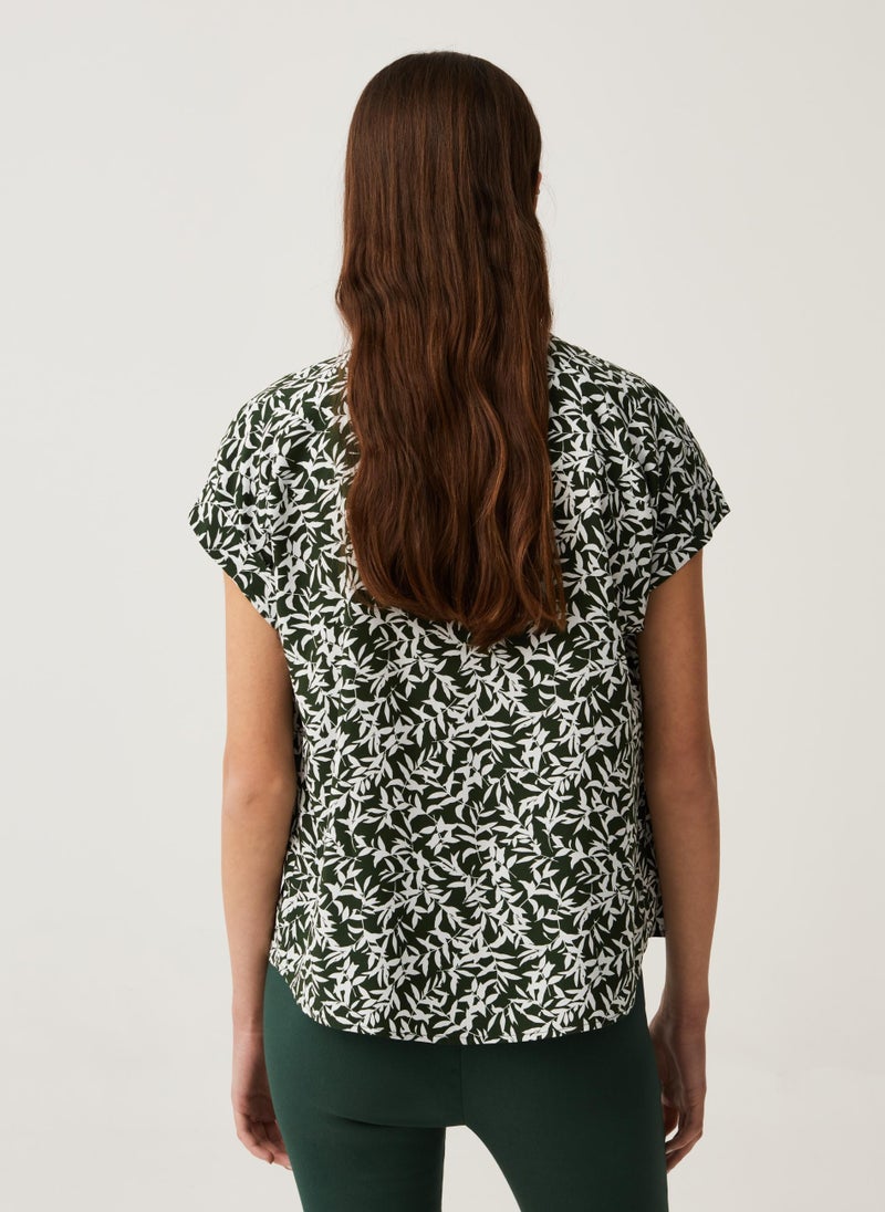 Sustainable viscose blouse with V neck