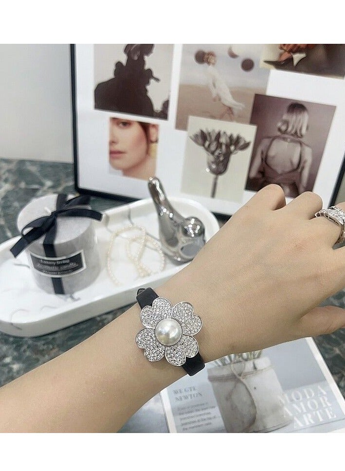 Fashionable Floral Temperament Women's Watch Diamond Inlaid Flip Personality Watch Women's Black Leather Strap Women's Watch