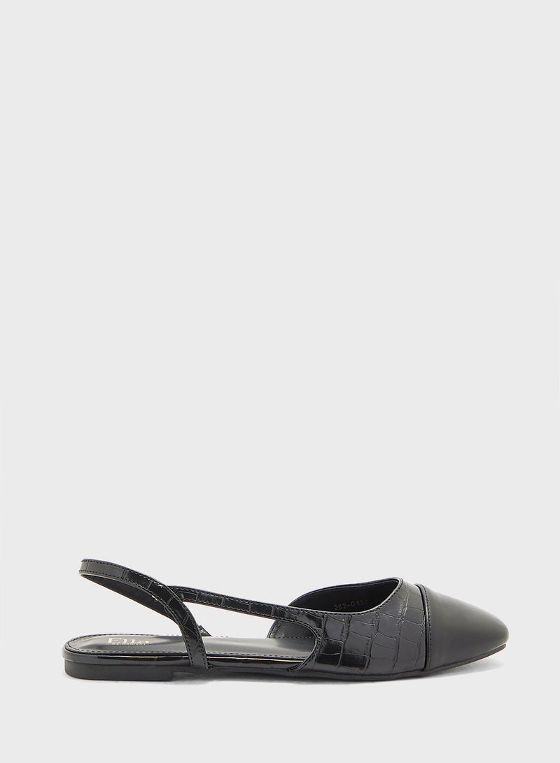 Contrast Toe Flat Shoe