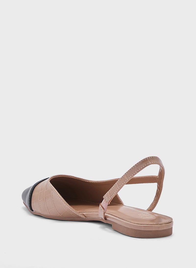 Contrast Toe Flat Shoe