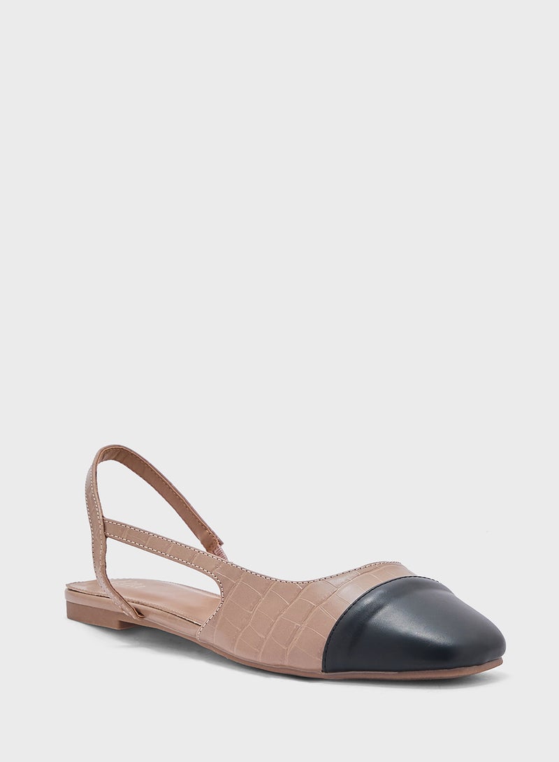 Contrast Toe Flat Shoe