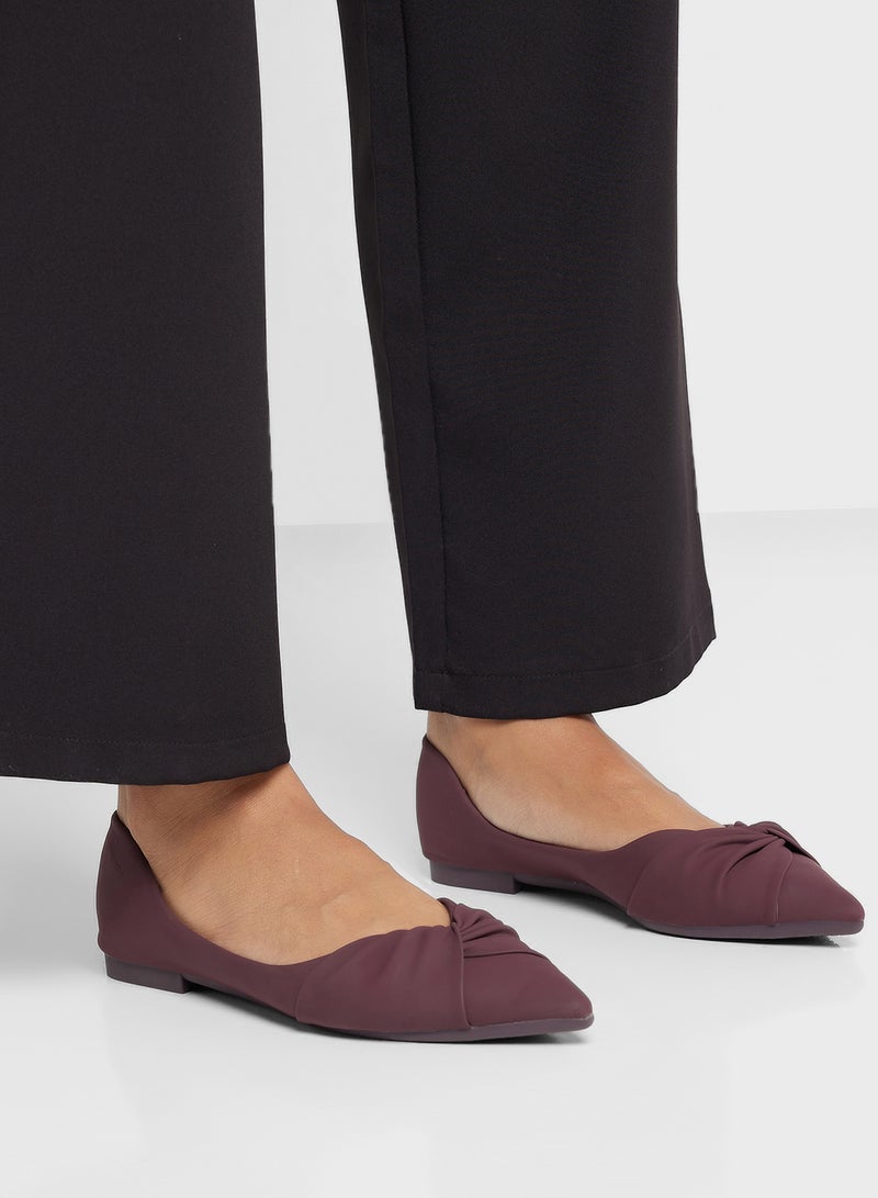 Knot Detail Pointy Toe Flat Shoe