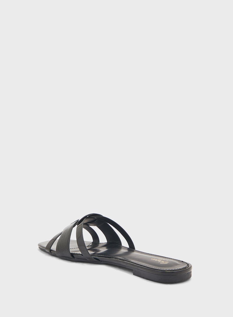 Twisted Design Flat Sandal