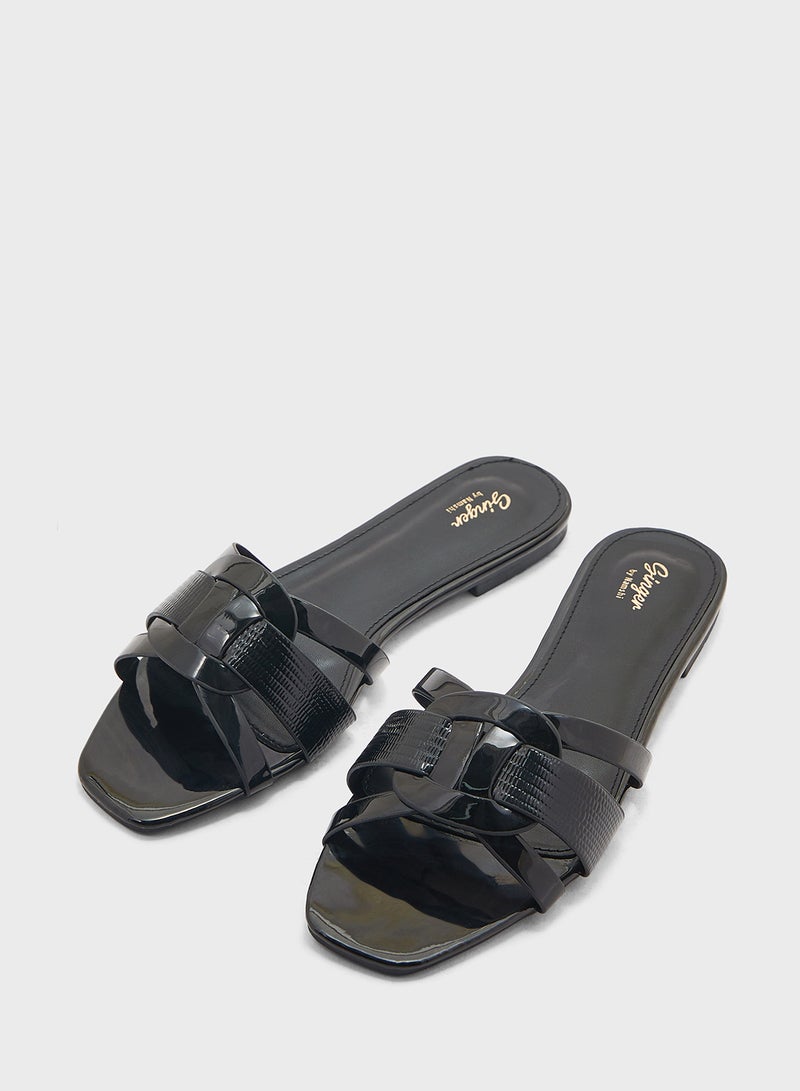 Twisted Design Flat Sandal