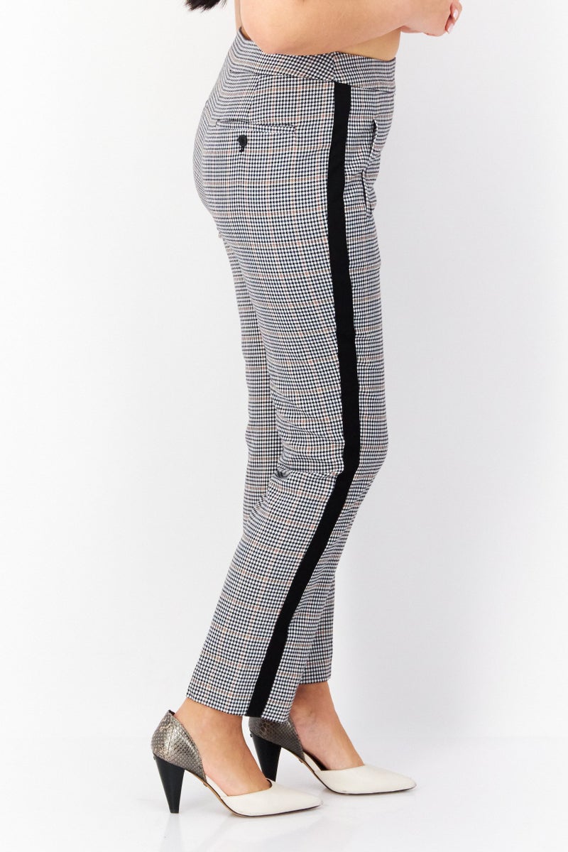 Women Regular Fit Houndstooth Capri Pants, White/Black/Tan