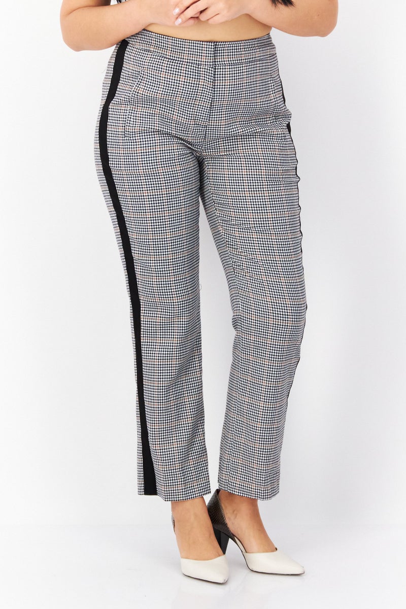 Women Regular Fit Houndstooth Capri Pants, White/Black/Tan