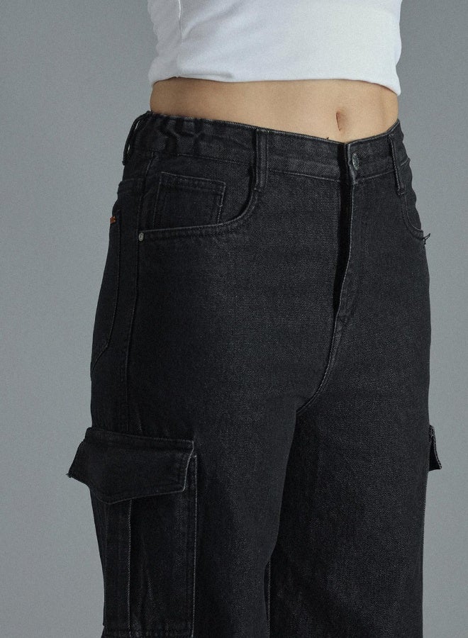 Women’s Baggy Black Jeans with Cargo Pocket – Retro and Functional