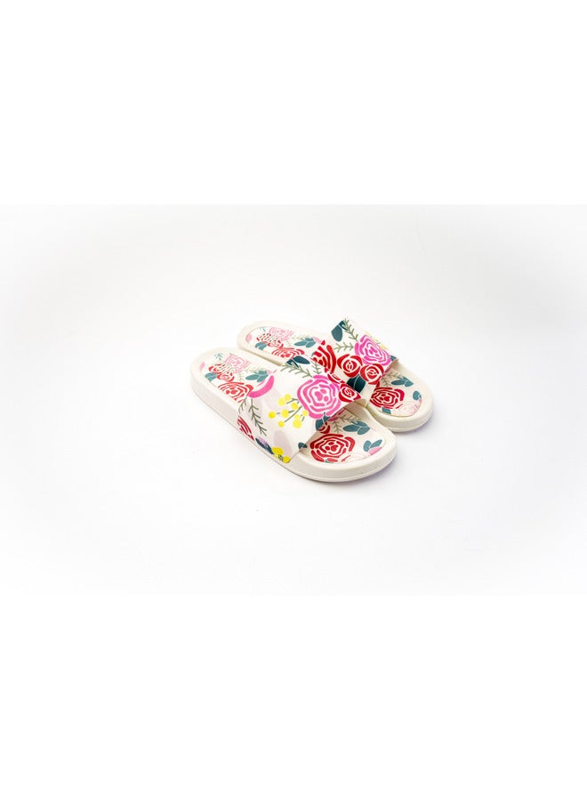 Roses Print Everyday Wear Eco-Friendly Pvc Slides For Girls Lightweight Easy To Wash And Anti-Slip Soles