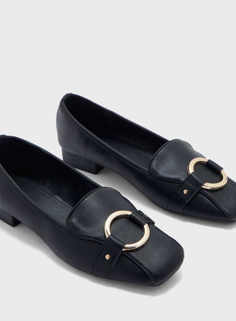 Square Toe Flat Shoe