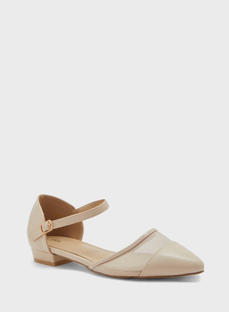 Mesh Detail Pointy Toe Flat Shoe