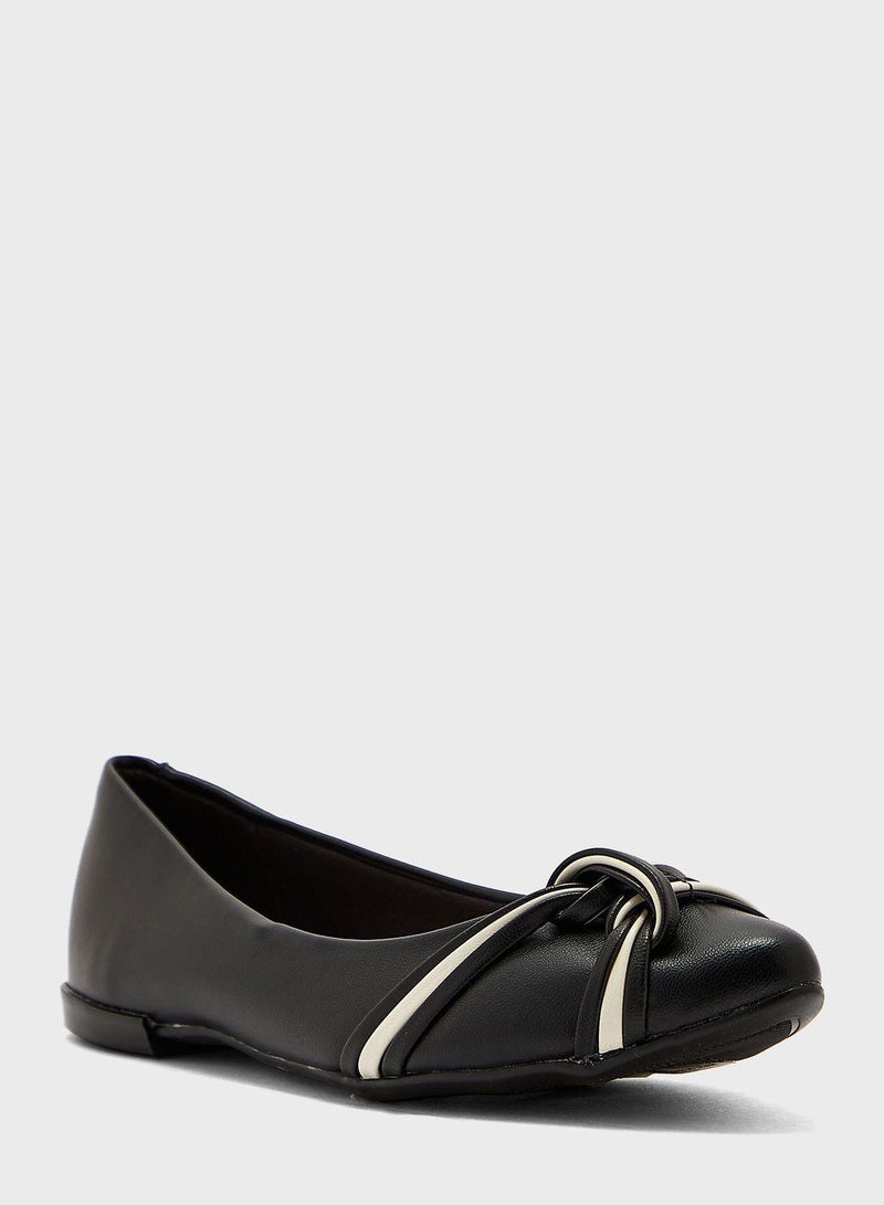 Annalise Close Toe Ballerinas