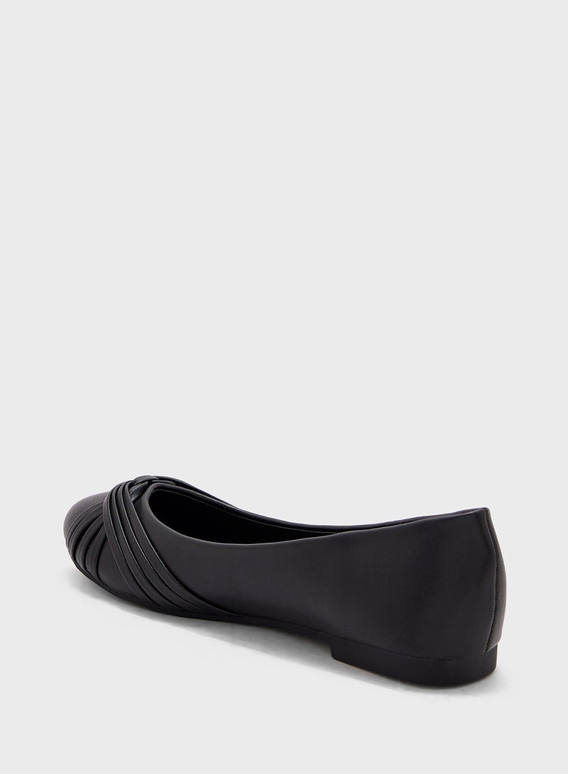 Knot Detail Round Toe Ballerina