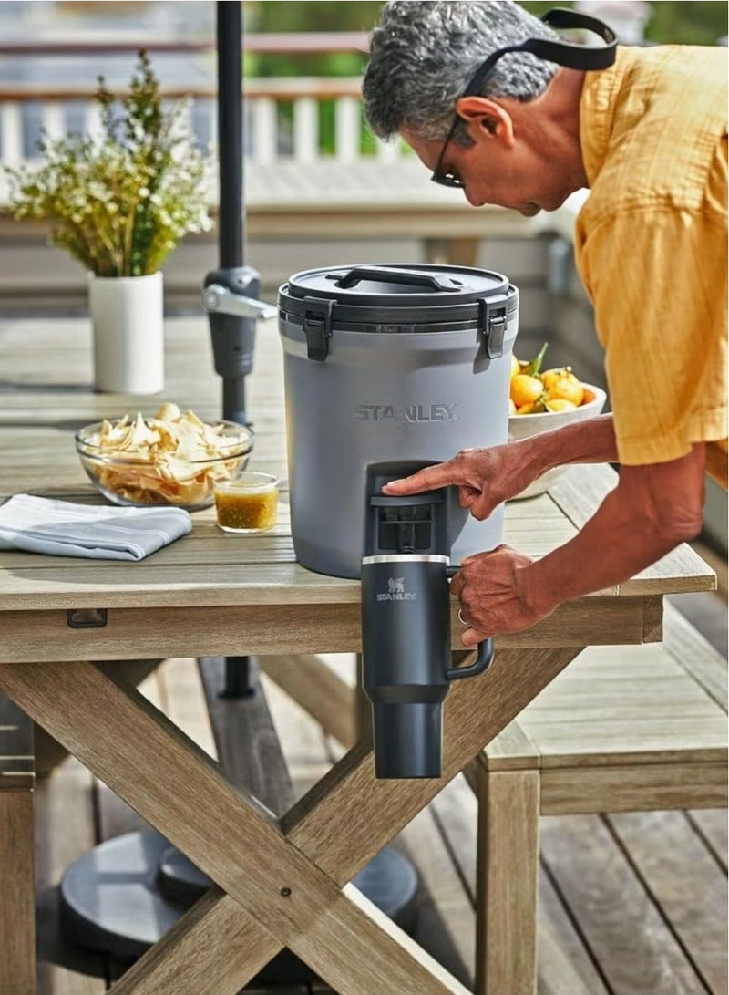 Stanley 40oz Quencher H20 Flowstate Stainless Steel Vacuum Insulated Tumbler with Lid and Straw for Water, Iced Tea or Coffee, Smoothie and More, Cream (Black)