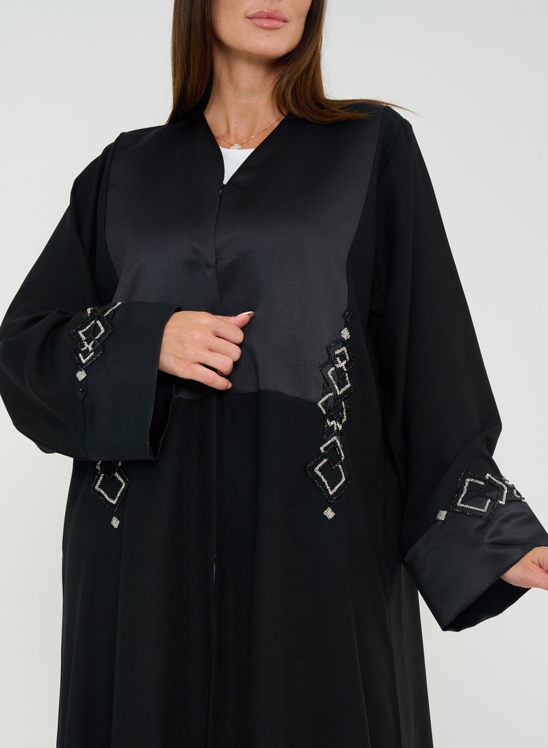 Abaya cut on the chest with hand embroidery and wide sleeves