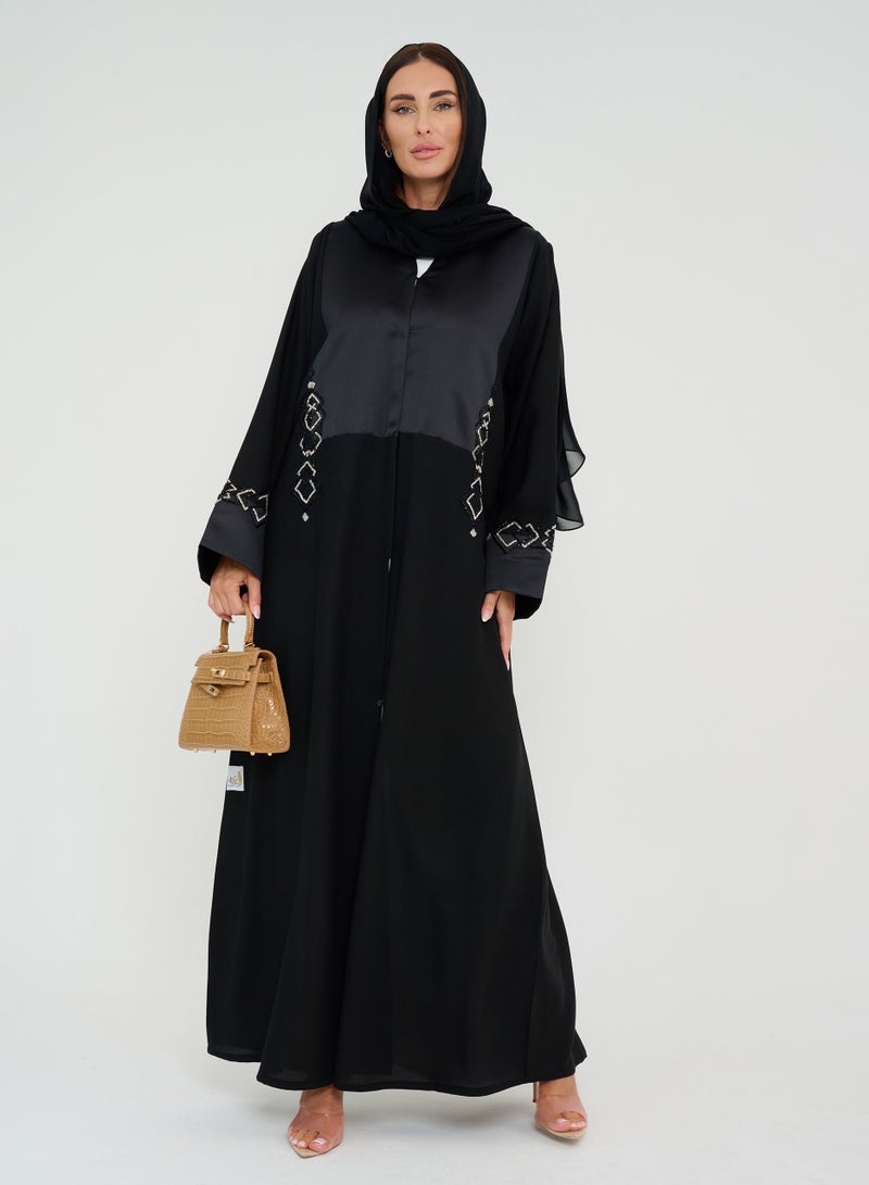 Abaya cut on the chest with hand embroidery and wide sleeves