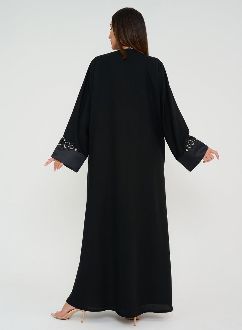 Abaya cut on the chest with hand embroidery and wide sleeves