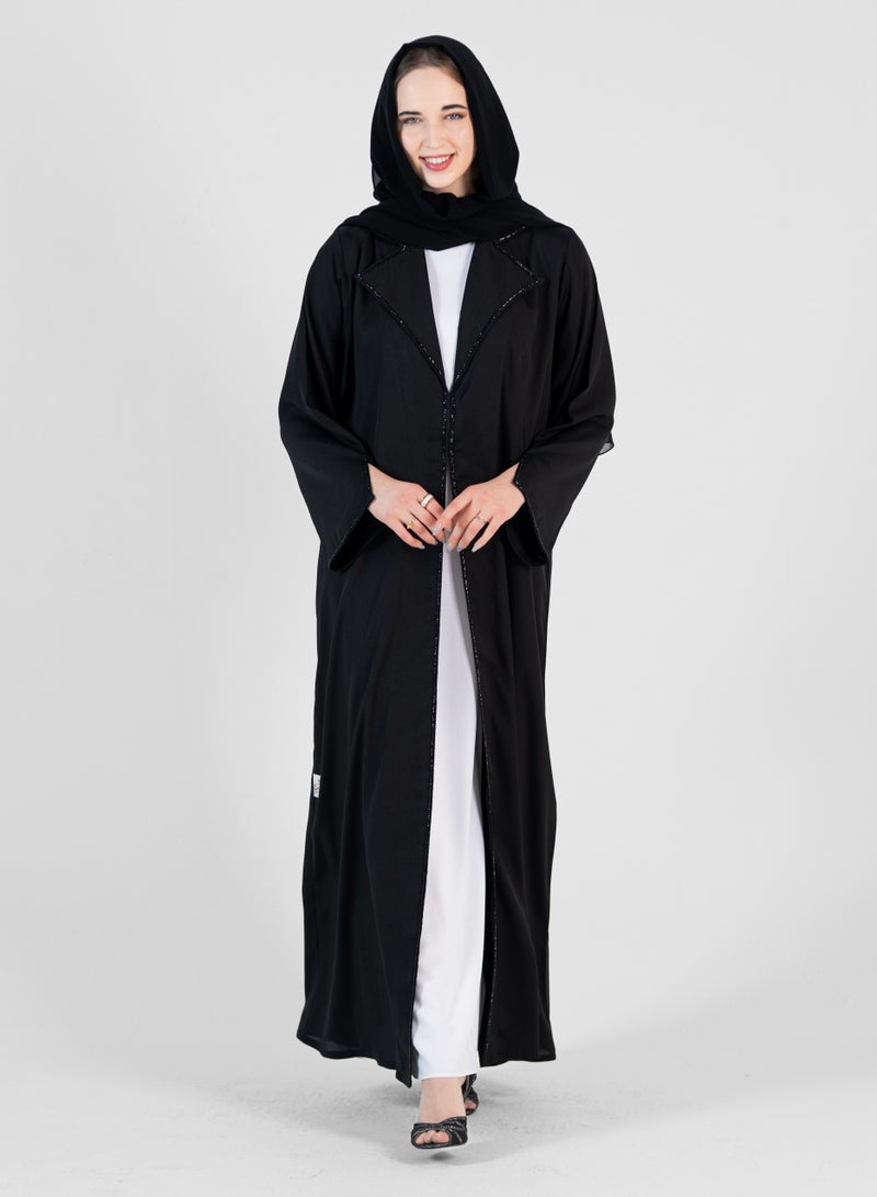 Relaxed abaya with black embroidery