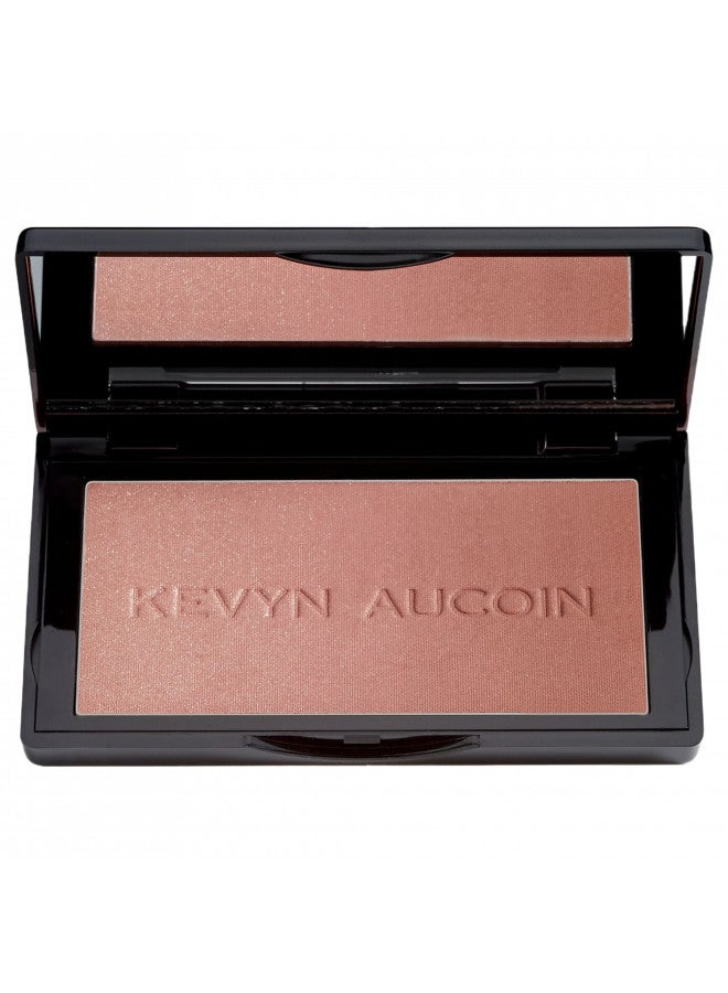 Kevyn Aucoin The Neo-Bronzer, Dusk Medium: 3 in 1 makeup palette. Highlighter, blush & bronzer in one smooth gradient makeup compact. Shimmer & matte in light, medium & deep. Sun-kissed to bronzed.
