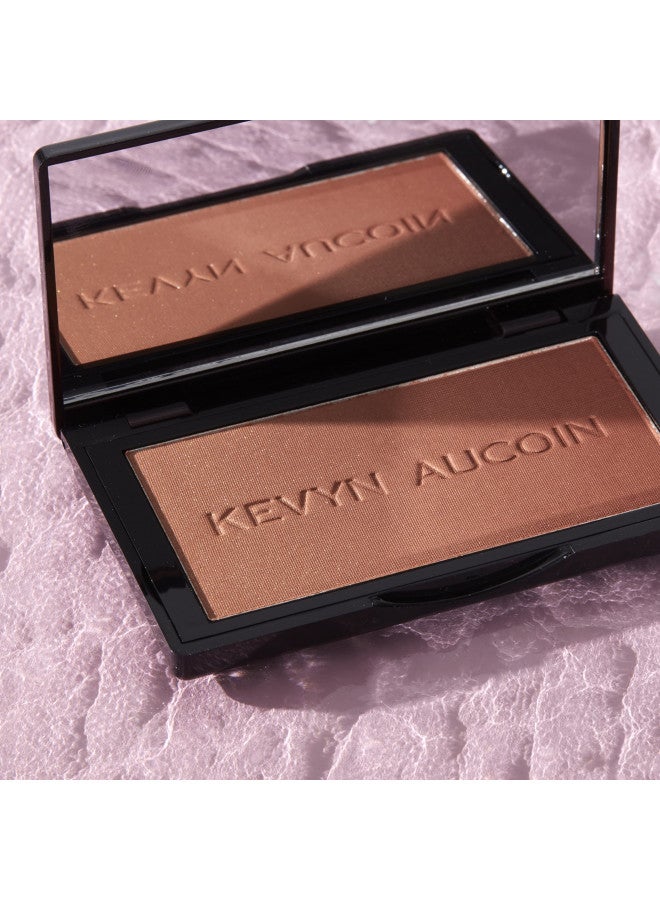 Kevyn Aucoin The Neo-Bronzer, Dusk Medium: 3 in 1 makeup palette. Highlighter, blush & bronzer in one smooth gradient makeup compact. Shimmer & matte in light, medium & deep. Sun-kissed to bronzed.