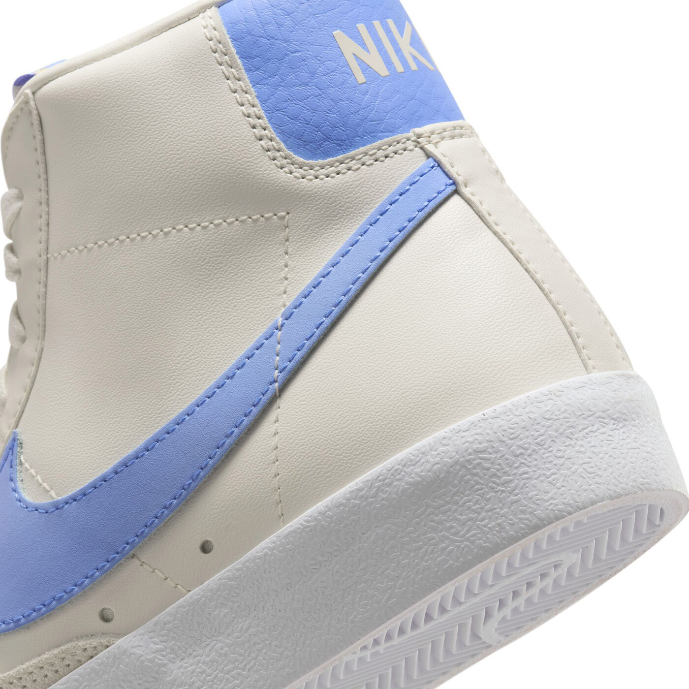 Women's Blazer Mid '77 Shoes