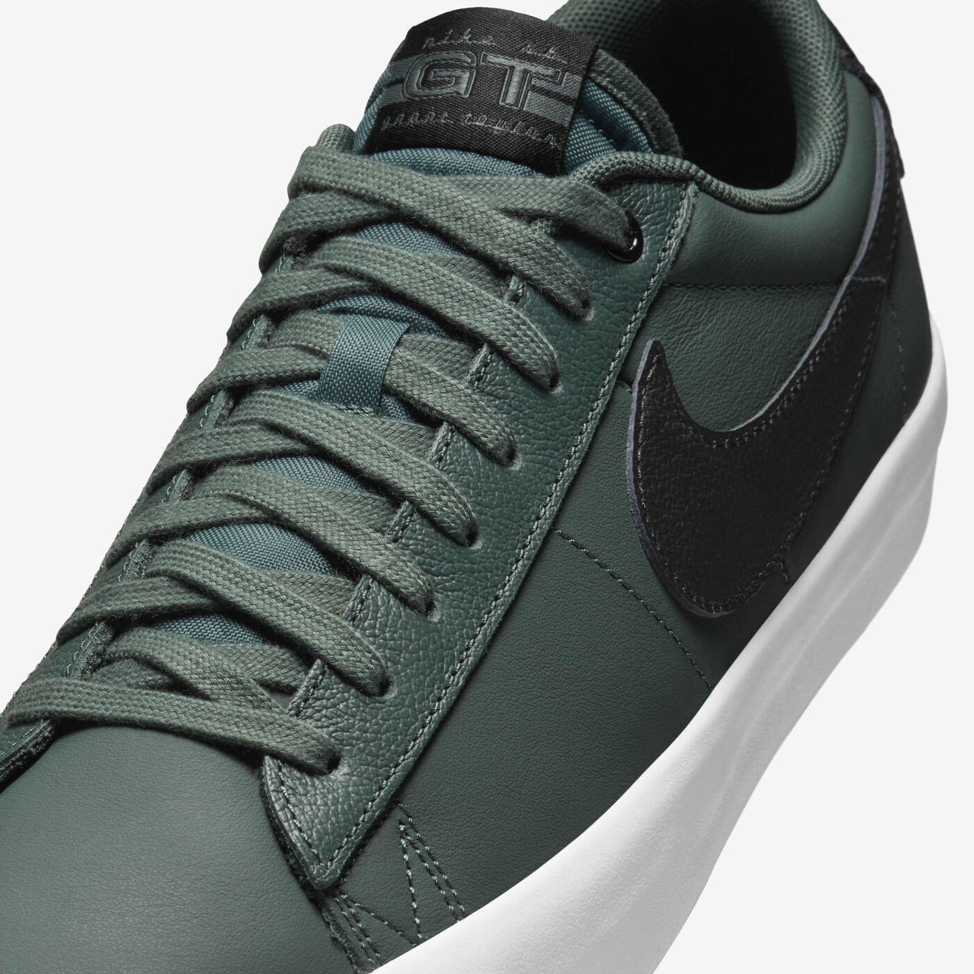 Men's SB Blazer Low Pro GT Shoes