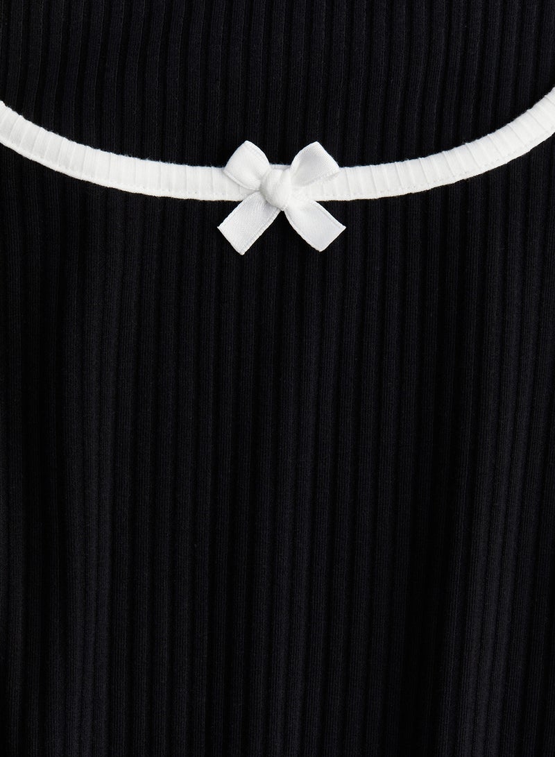 Overlock-Detail Ribbed Top