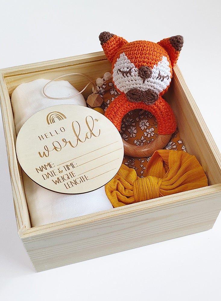 Ultimate Natural Welcome Baby Gift Set – Organic Newborn Essentials with Handmade Fox Rattle, Soft Bib, Cozy Blanket, and Personalized Wooden Plaque in a Luxurious Wooden Box