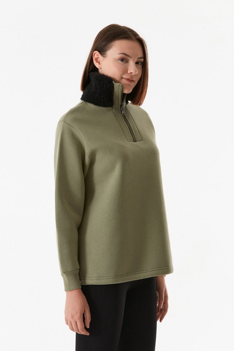 Basic Sweatshirt with Plush Collar and Waist Stopper