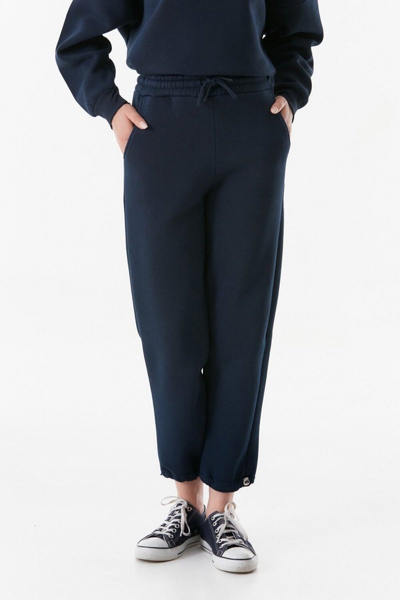 Elastic Waist and Stoppered Leg Jogger Sweatpants