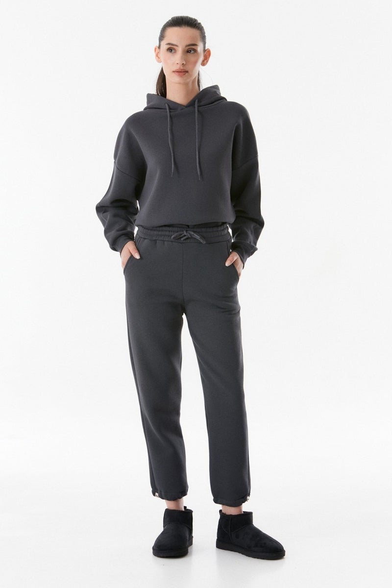 Elastic Waist and Stoppered Leg Jogger Sweatpants