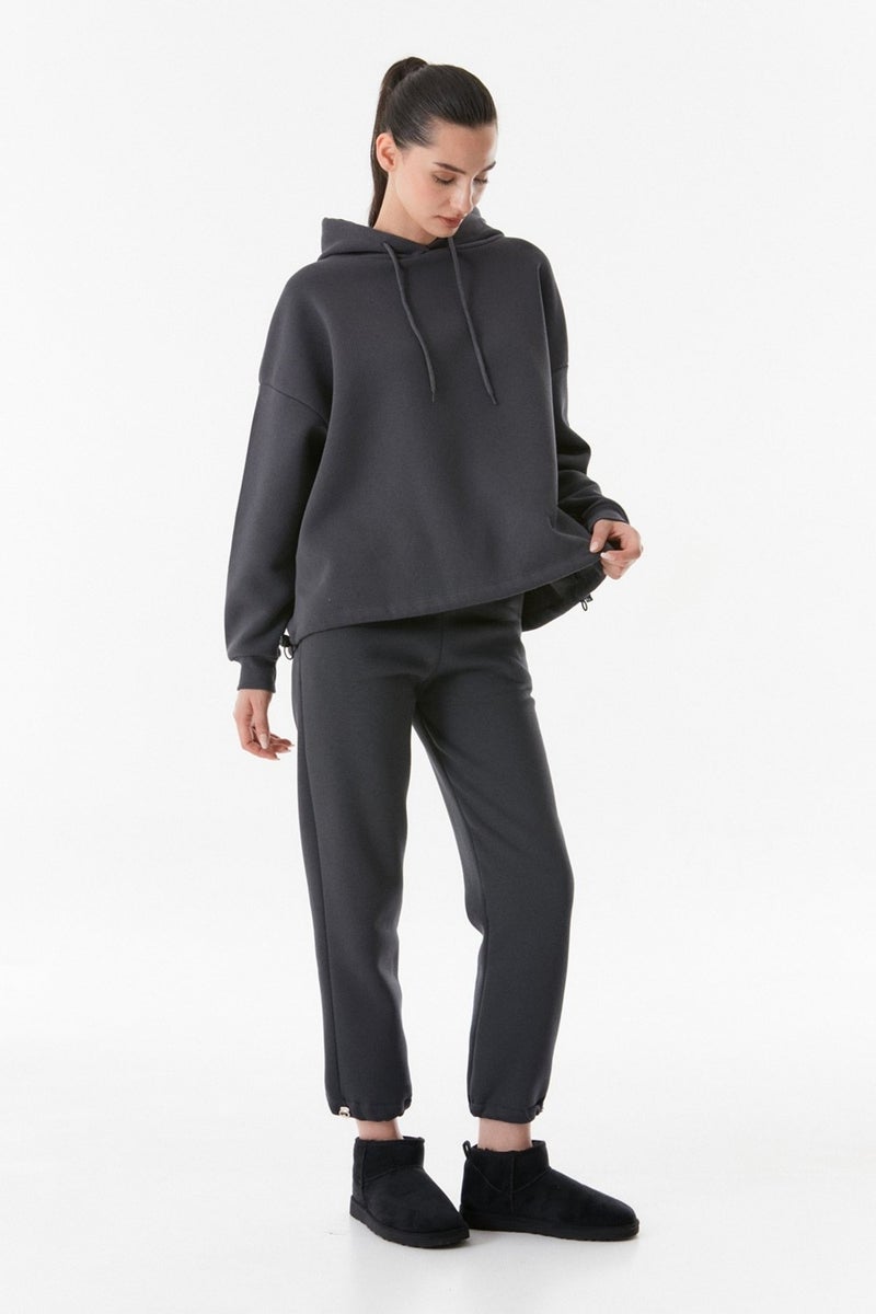 Elastic Waist and Stoppered Leg Jogger Sweatpants