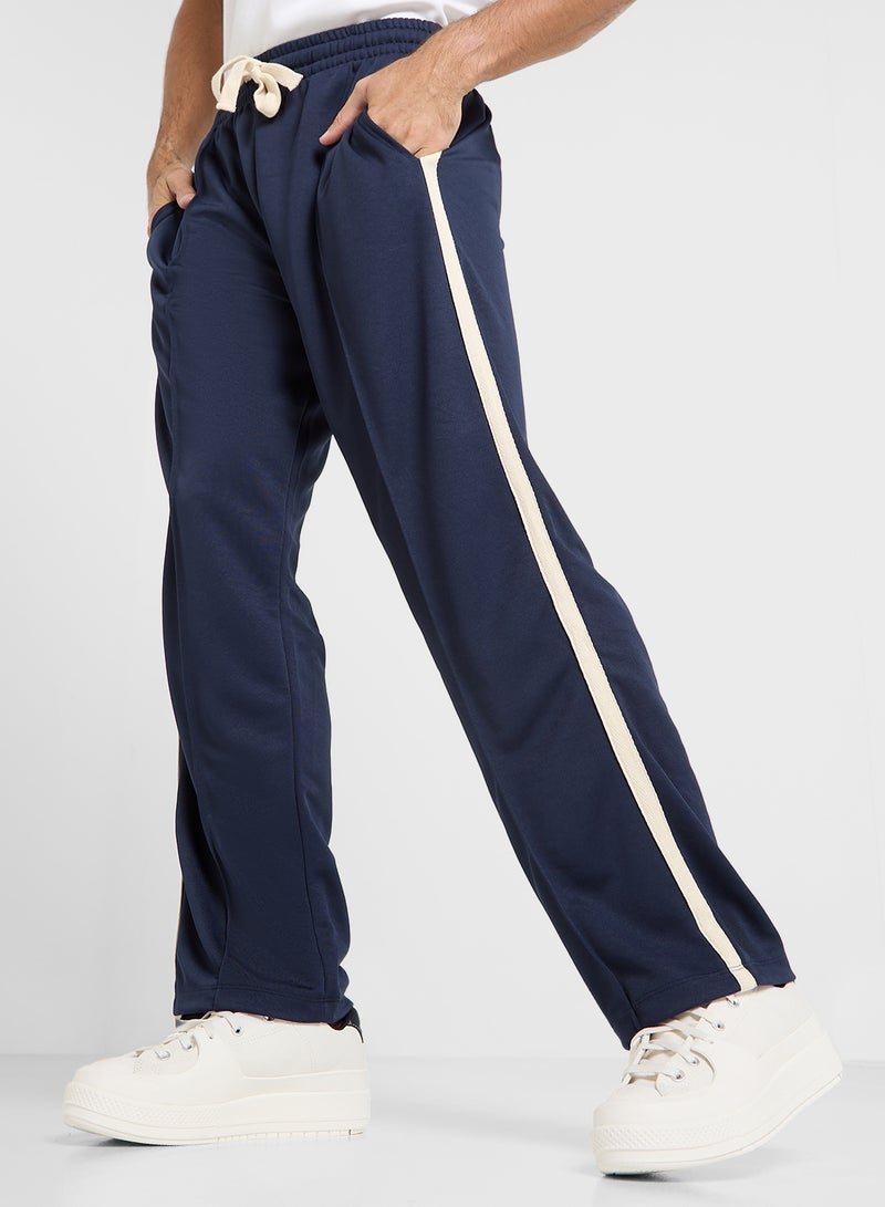 Wide leg jogger with stripe stripe