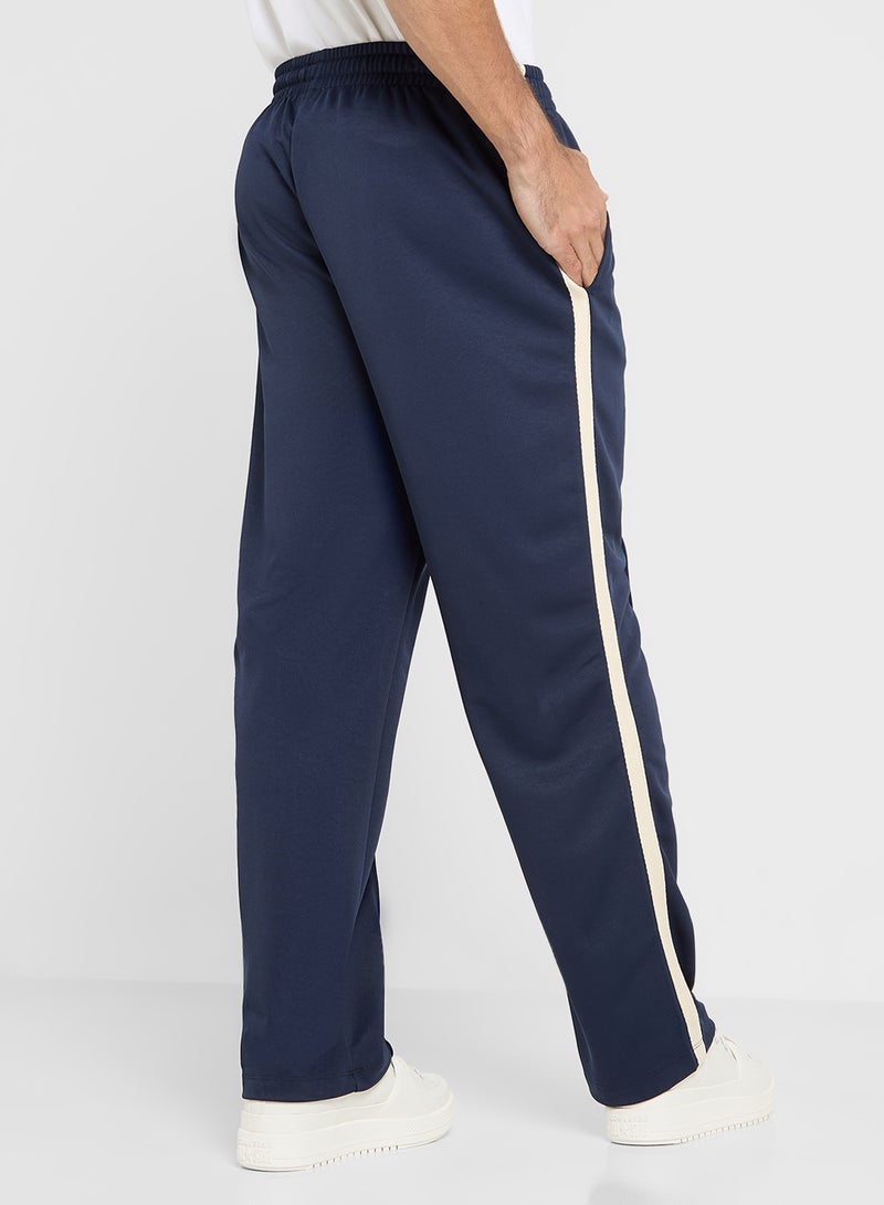 Wide leg jogger with stripe stripe