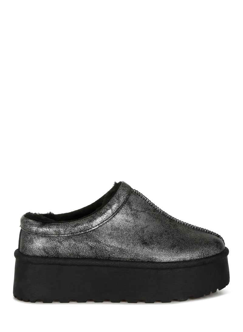 Metallic Faux Leather Platform Classic Slip-On in Black