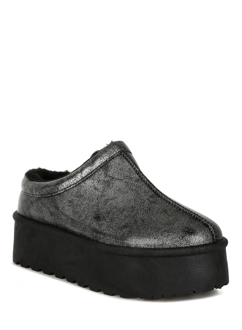 Metallic Faux Leather Platform Classic Slip-On in Black
