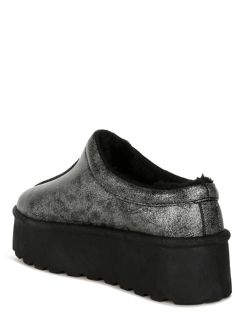 Metallic Faux Leather Platform Classic Slip-On in Black