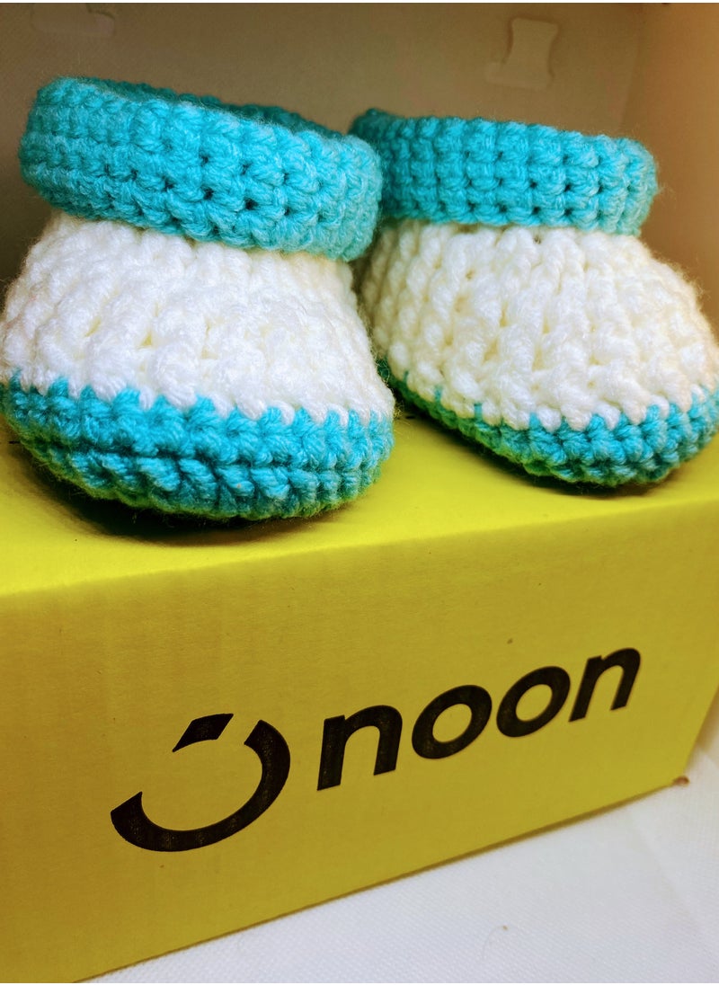 Baby Shoes White and Green for new born, 3 to 6 months baby feet 1 pair