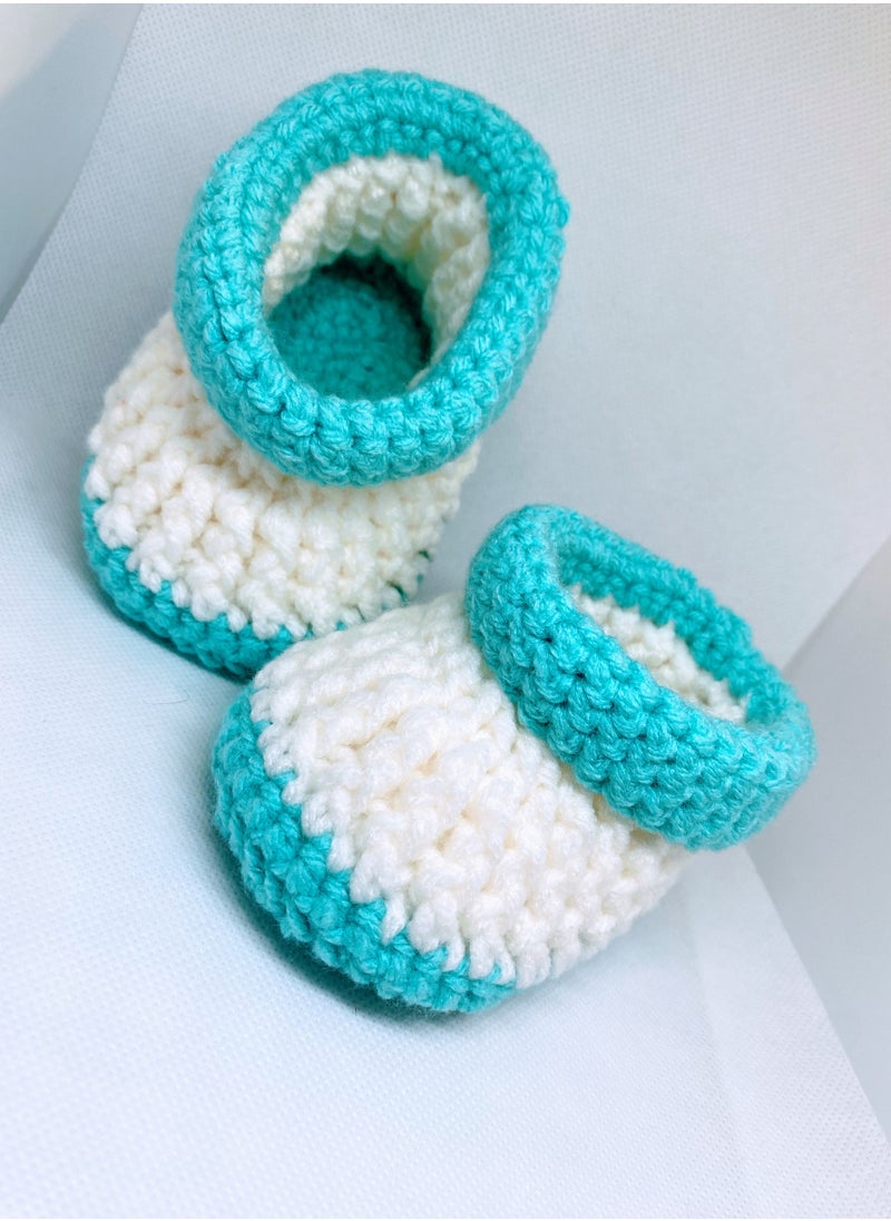 Baby Shoes White and Green for new born, 3 to 6 months baby feet 1 pair