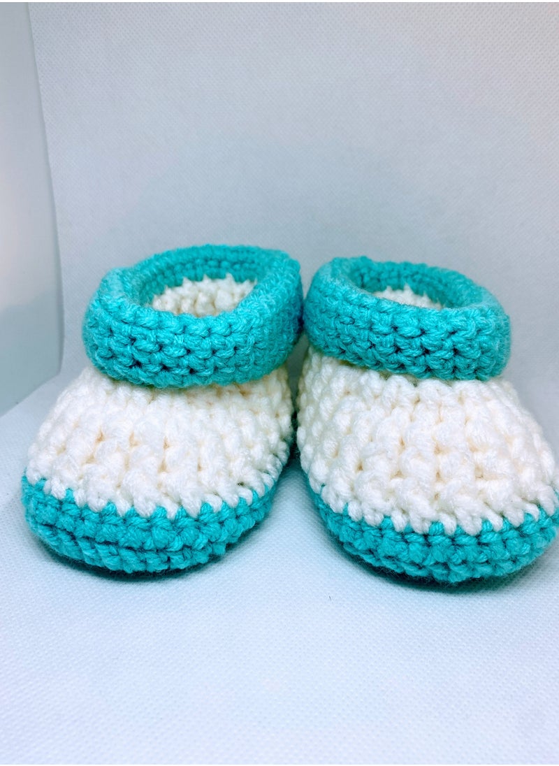 Baby Shoes White and Green for new born, 3 to 6 months baby feet 1 pair