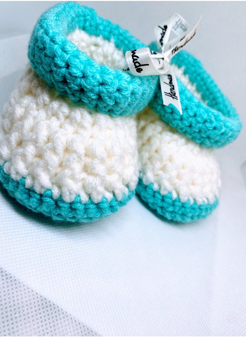 Baby Shoes White and Green for new born, 3 to 6 months baby feet 1 pair