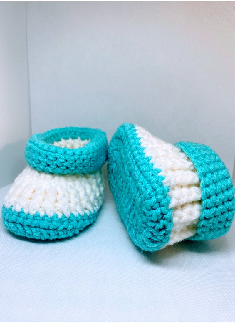 Baby Shoes White and Green for new born, 3 to 6 months baby feet 1 pair