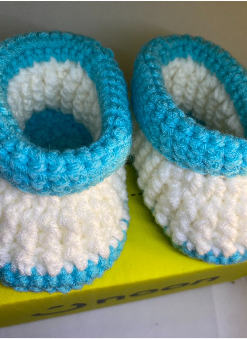 Baby Shoes White and Green for new born, 3 to 6 months baby feet 1 pair