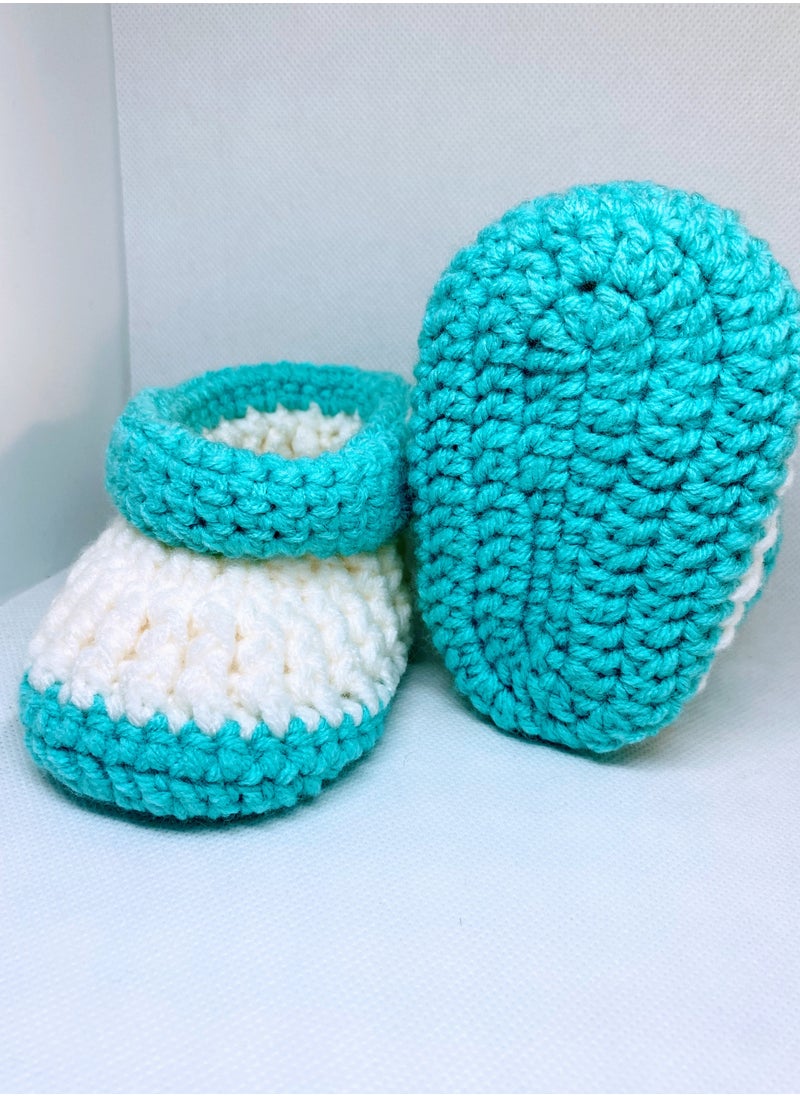 Baby Shoes White and Green for new born, 3 to 6 months baby feet 1 pair