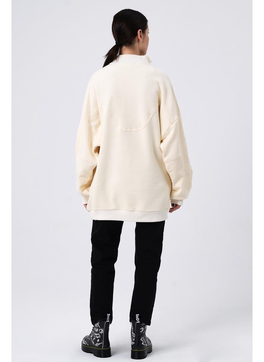 Oversize Sweatshirt with Embroidered Pocket B22-398A