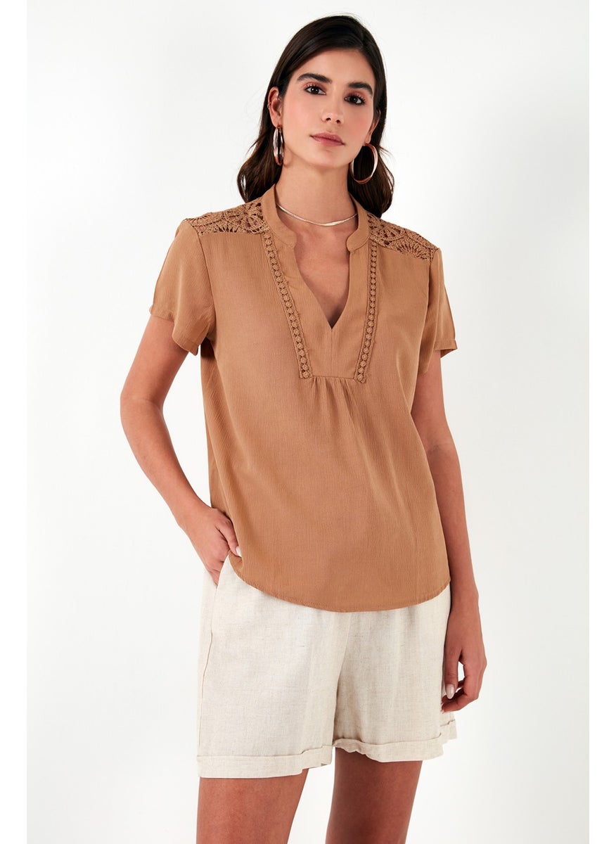 Guipure Detailed 100% Cotton Regular Fit V-Neck Blouse Women's Blouse 611BZ0286
