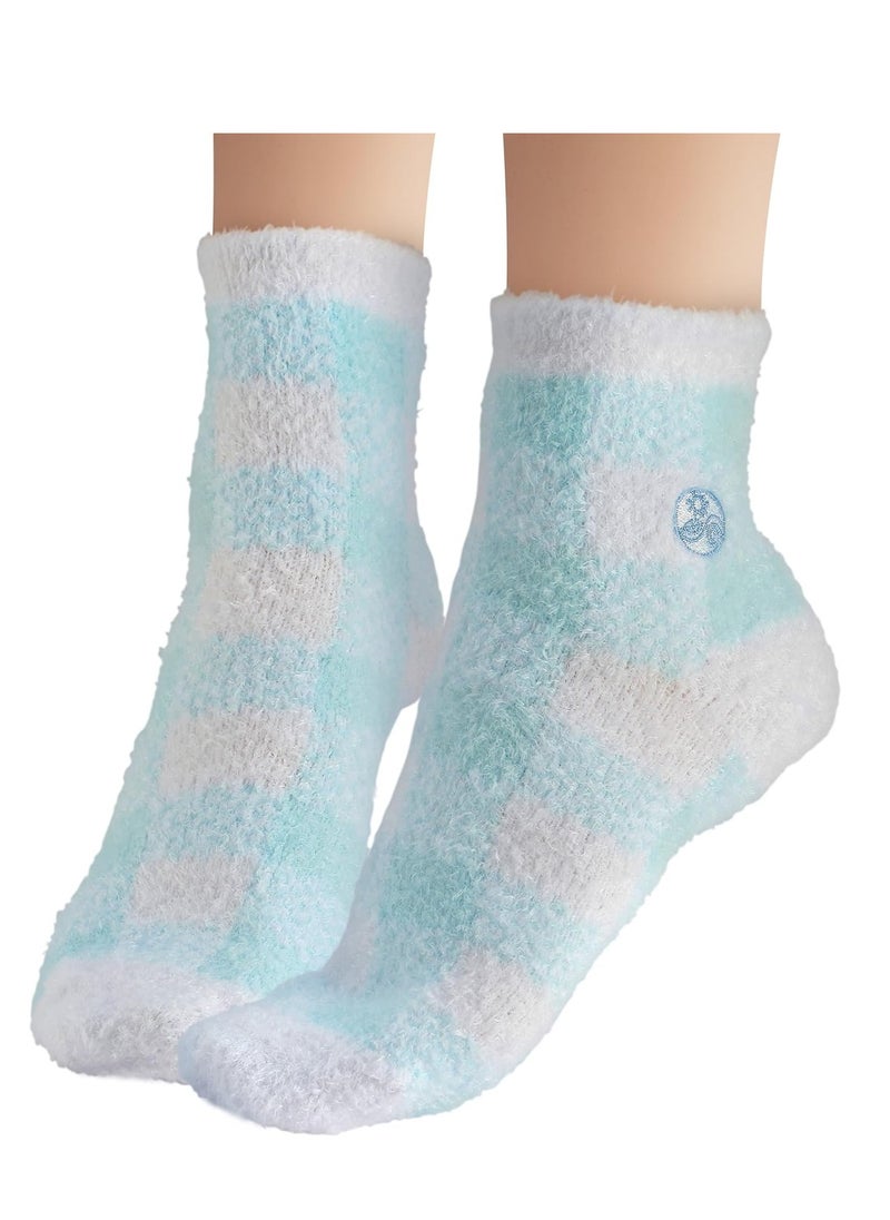 Earth Therapeutics Aloe Vera Socks – Infused with Natural Aloe Vera & Vitamin E – Helps Dry Feet, Cracked Heels, Calluses, Dead Skin - Use with Your Favorite Lotions - Blue Plaid