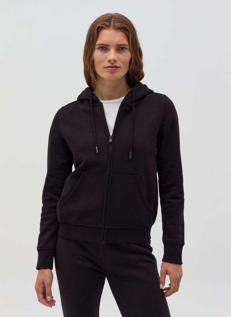 Essential sweatshirt with hood