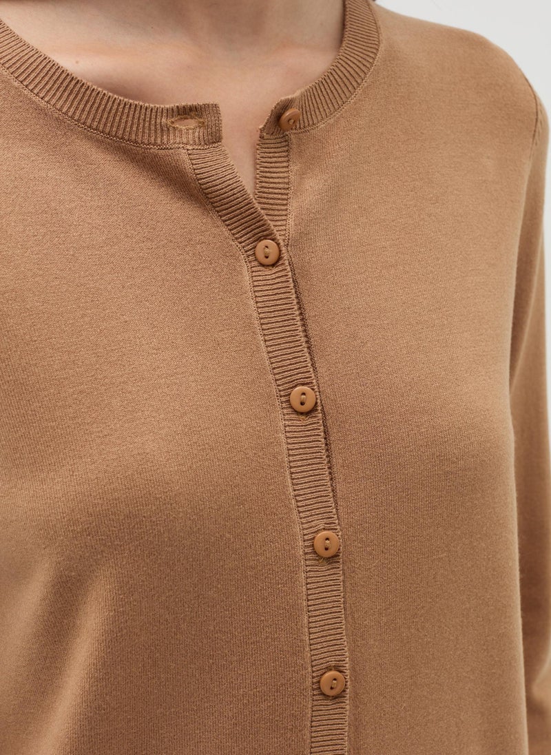 Cardigan with three-quarter sleeves